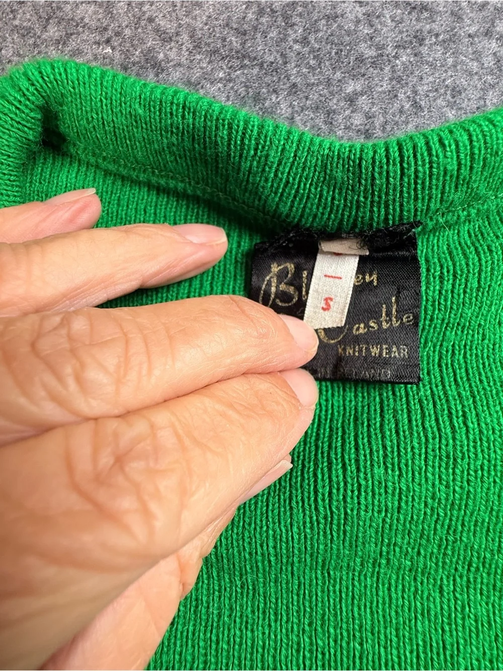 Vintage Blarney Castle Ireland Green V-Neck Shamrock Sweater Size S - Picture 4 of 13